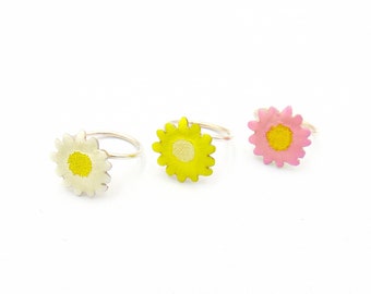 Daisy Ring Gift for Her Enamel Flower Ring Women Adjustable Ring Spring Jewelry Daisy Jewelry Colorful Floral Nature Ring Botanical Jewelry
