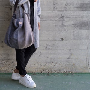 Große Hobo-Tasche aus Wolle in neutralen Farben. Große Umhängetasche.