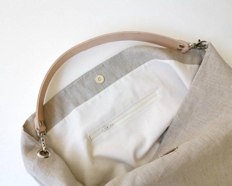 Hobo bag in raw linen with natural leather strap. Lightweight and large Shoulder purse for women. image 6