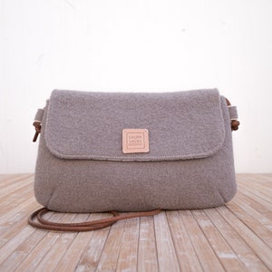 Light brown casual crossover bag with leather strap. Crossbody bag for everyday use. image 5