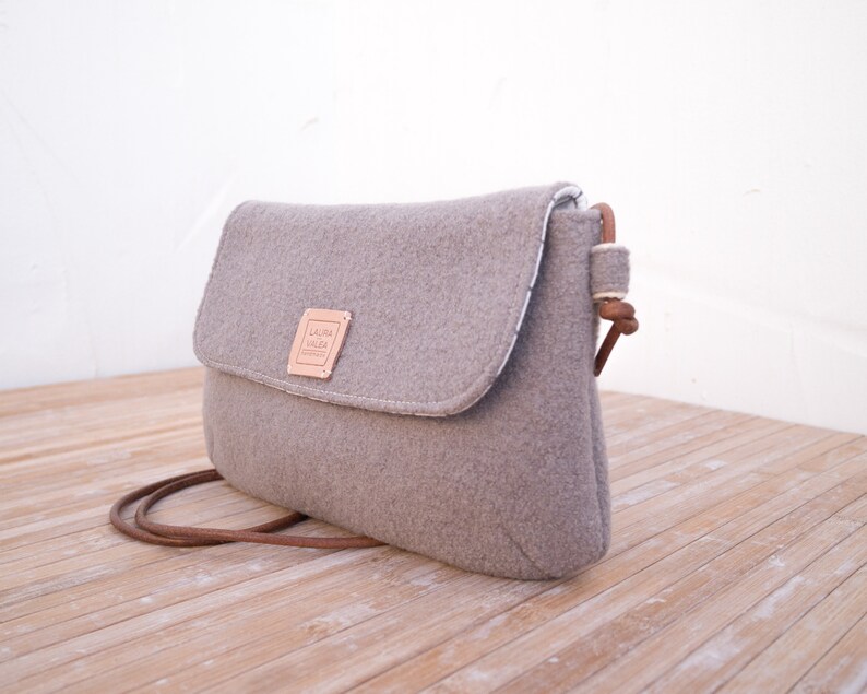 Light brown casual crossover bag with leather strap. Crossbody bag for everyday use. image 6