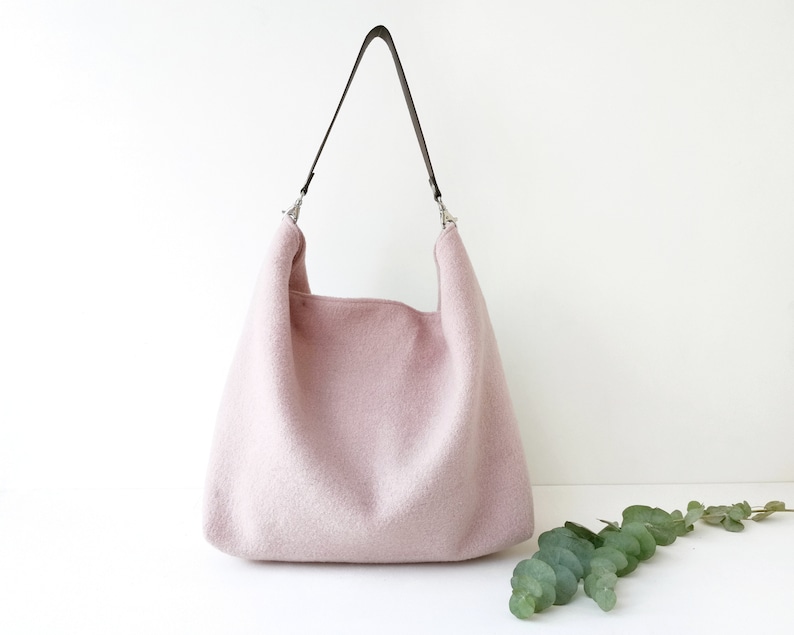 Hobo bag medium size.with leather handle. Personalize your bag choosing between 11 colors of wool and 3 colors of leather. image 5