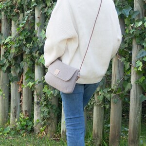 Light brown casual crossover bag with leather strap. Crossbody bag for everyday use. image 2