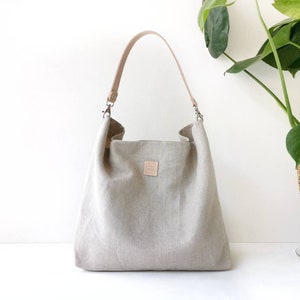 Hobo bag in raw linen with natural leather strap. Lightweight and large Shoulder purse for women. image 1