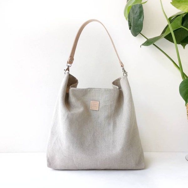 Hobo bag in raw linen with natural leather strap. Lightweight and large Shoulder purse for women.