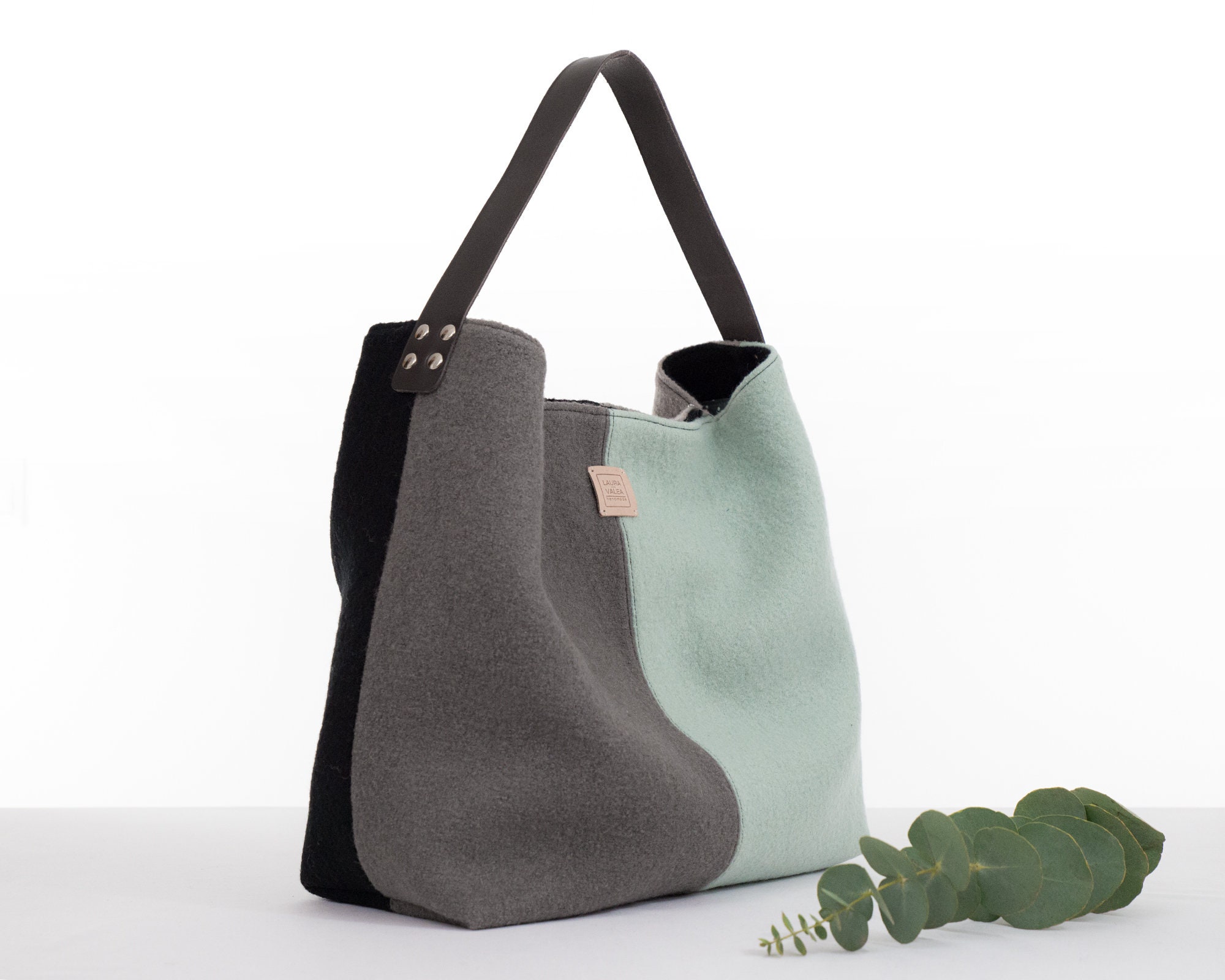 Minimalist hobo bag hotsell