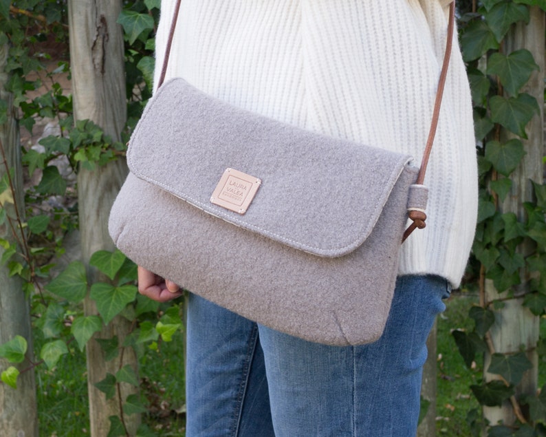 Light brown casual crossover bag with leather strap. Crossbody bag for everyday use. image 4