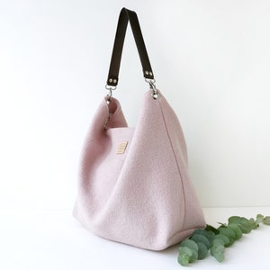 Hobo bag medium size.with leather handle. Personalize your bag choosing between 11 colors of wool and 3 colors of leather. image 4