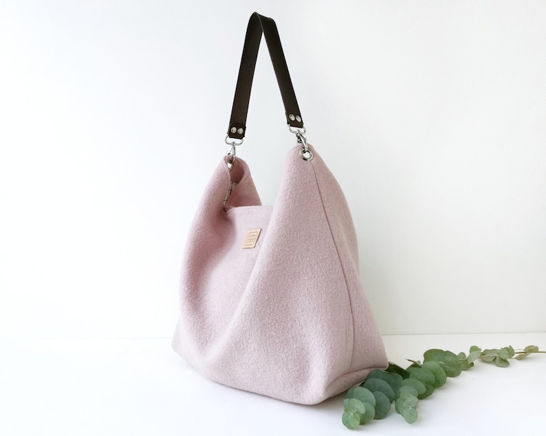 Hobo bag medium size.with leather handle. Personalize your bag choosing between 11 colors of wool and 3 colors of leather. image 4