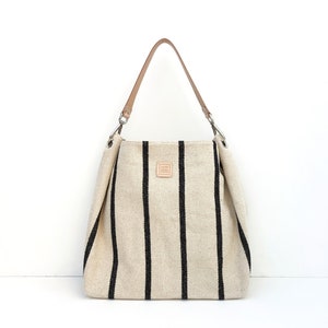 Sac hobo rustique à rayures écrues et noires. Sac bandoulière en toile. Grand sac hobo d'été.