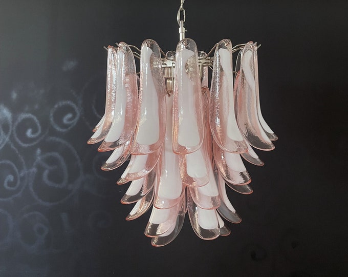 Italian vintage Murano chandelier - Mazzega - 41 pink lattimo glass petals