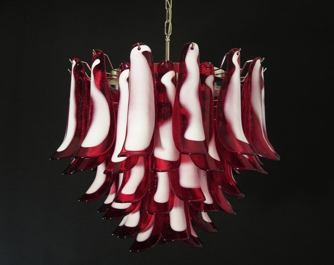 Italian vintage Murano chandelier - Mazzega - 53 red lattimo glass petals