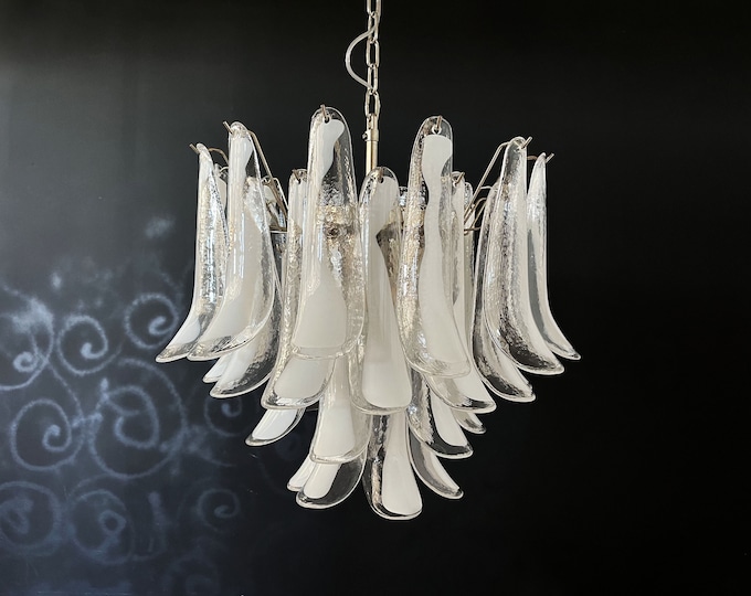 Italian vintage Murano chandelier - Mazzega - 36 lattimo glass petals