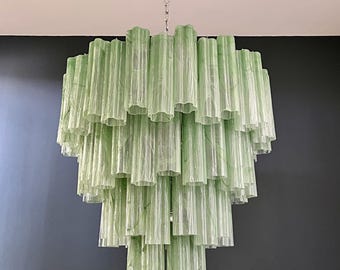 Enorme lámpara de araña vintage de cristal de Murano con 80 niveles, tubo de alabastro verde.