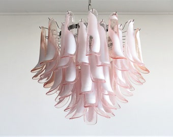 Italian vintage Murano chandelier - Mazzega - 53 pink lattimo glass petals