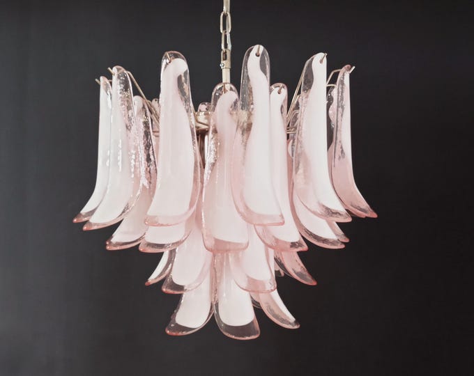 Italian vintage Murano chandelier - Mazzega - 36 lattimo pink glass petals