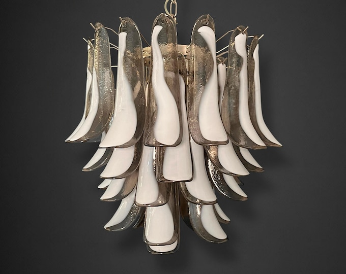Italian vintage Murano chandelier - Mazzega - 41 smoked lattimo glass petals