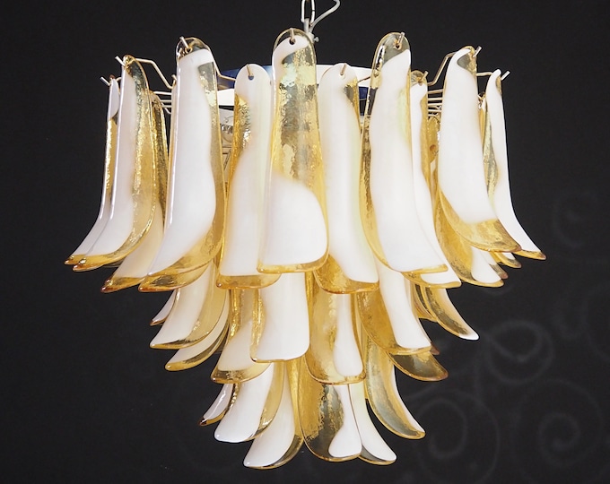 Italian vintage Murano chandelier - Mazzega - 53 caramel lattimo glass petals