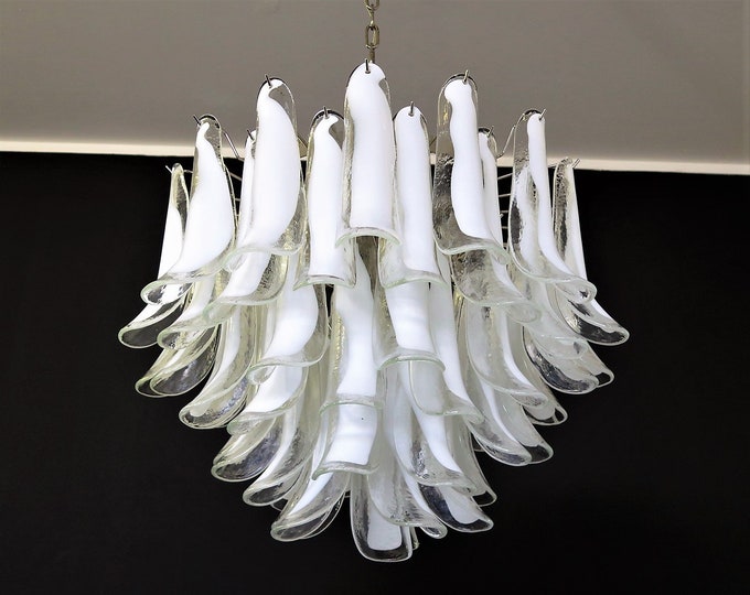 Italian vintage Murano chandelier - Mazzega - 53 tasparent lattimo glass petals