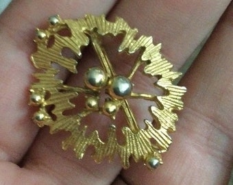 small modernist gold tone abstract floral berry brooch brutalist