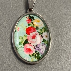 Red Pink roses oval glass cabochon pendant for necklace in silver plated flat back