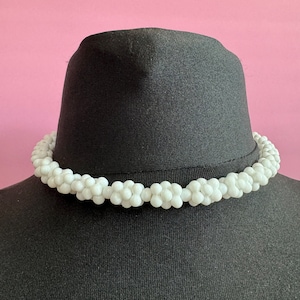 Vintage White milk glass beaded necklace 42cm