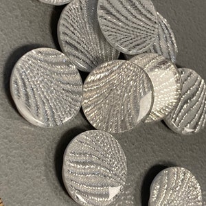 Set of 10 x 22mm plastic silver glittery buttons