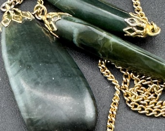 Green Gem Necklace - Vintage Jadeite Pendant | Mid-Century Beaded Stone Jewelry | 47Cm Drop Chain
