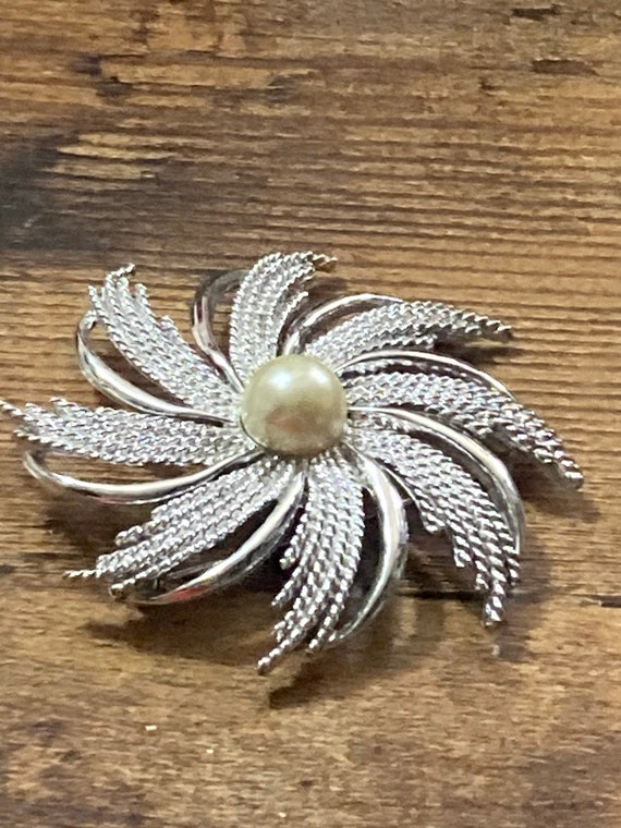 Broche Vintage Argentée Signée SARAH COVENTRY 3334 - Bijou Fantaisie élégant Pour Femme