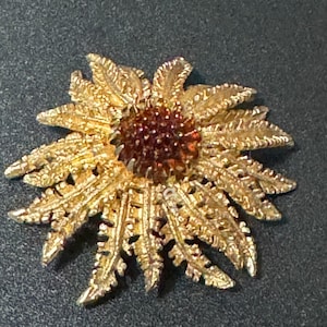 Signed Sarah Coventry Large 5cm gold tone floral brooch with topaz brown glass