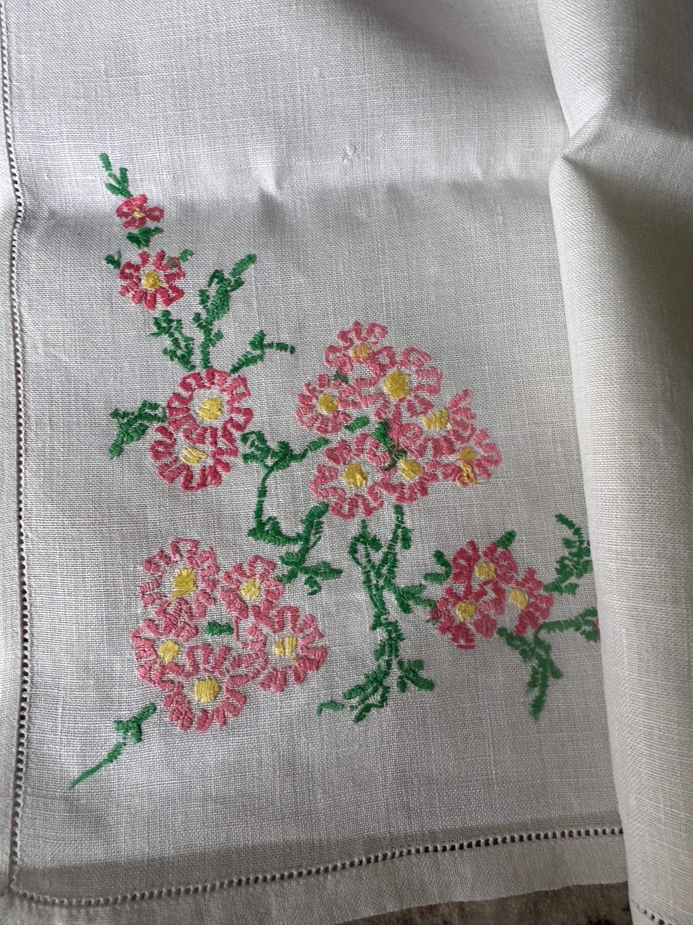 ヴィンテージリネンテーブルクロス、花柄刺繍、ピンクグリーン（95cm