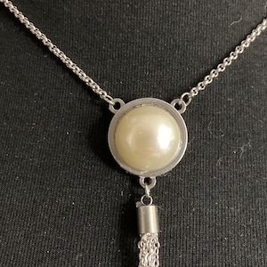 faux plastic Pearl silver tone tassel lariat necklace