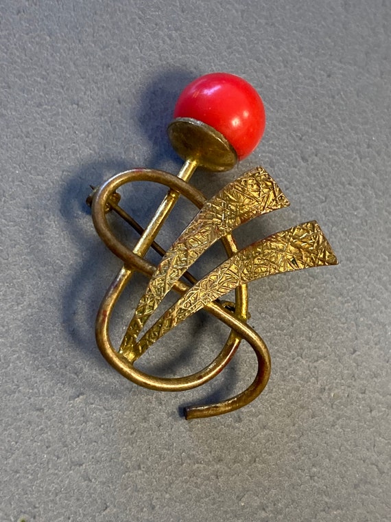 Art Deco Czech brass metal leaf brooch with faux … - image 2