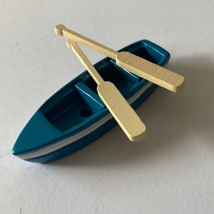 6-7 cm Miniatur blaues Meer Ruderboot und 2 Ruder am Meer Kuchen Topper Dekoration