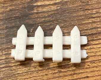 Miniature white picket fencing cake topper decorations mini scenery dolls house  3 x 1.5cm