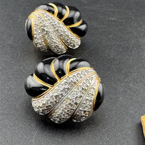 Oversized 2.5cm High End Gold tone black enamel diamanté clip on oval earrings 1990s