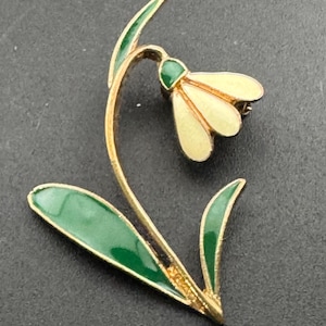 Vintage pretty floral snowdrop brooch, green and white enamel gold tone flower pin