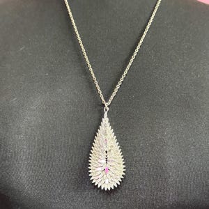 Vintage modernist silver tone brutalist Teardrop pendant chain necklace 1970s