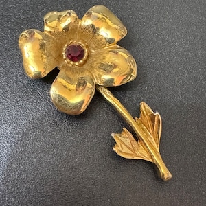 Vintage Gold Flower Brooch, Ruby Centerpiece (5cm Statement Pin)
