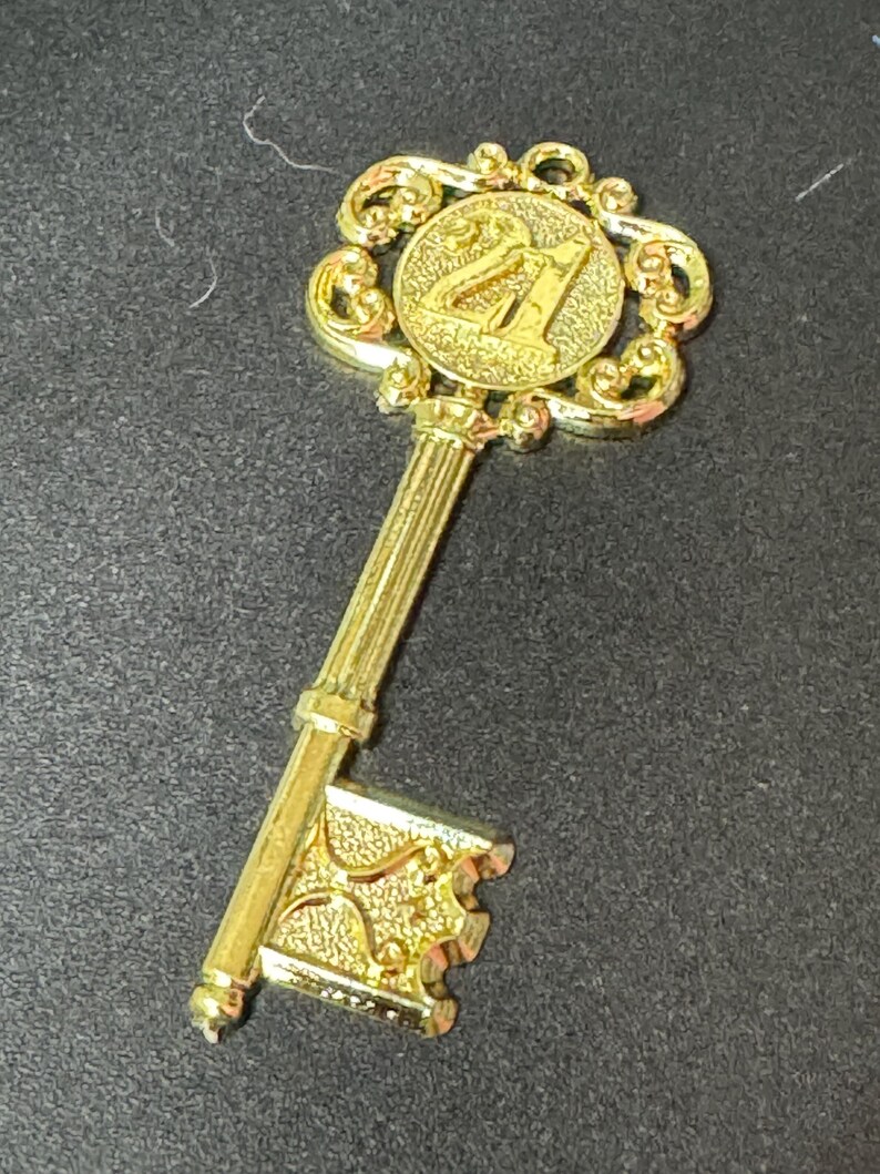21 Key Old Vintage 21st Birthday Key to the Door Gold Cake Decoration Topper Sign ...