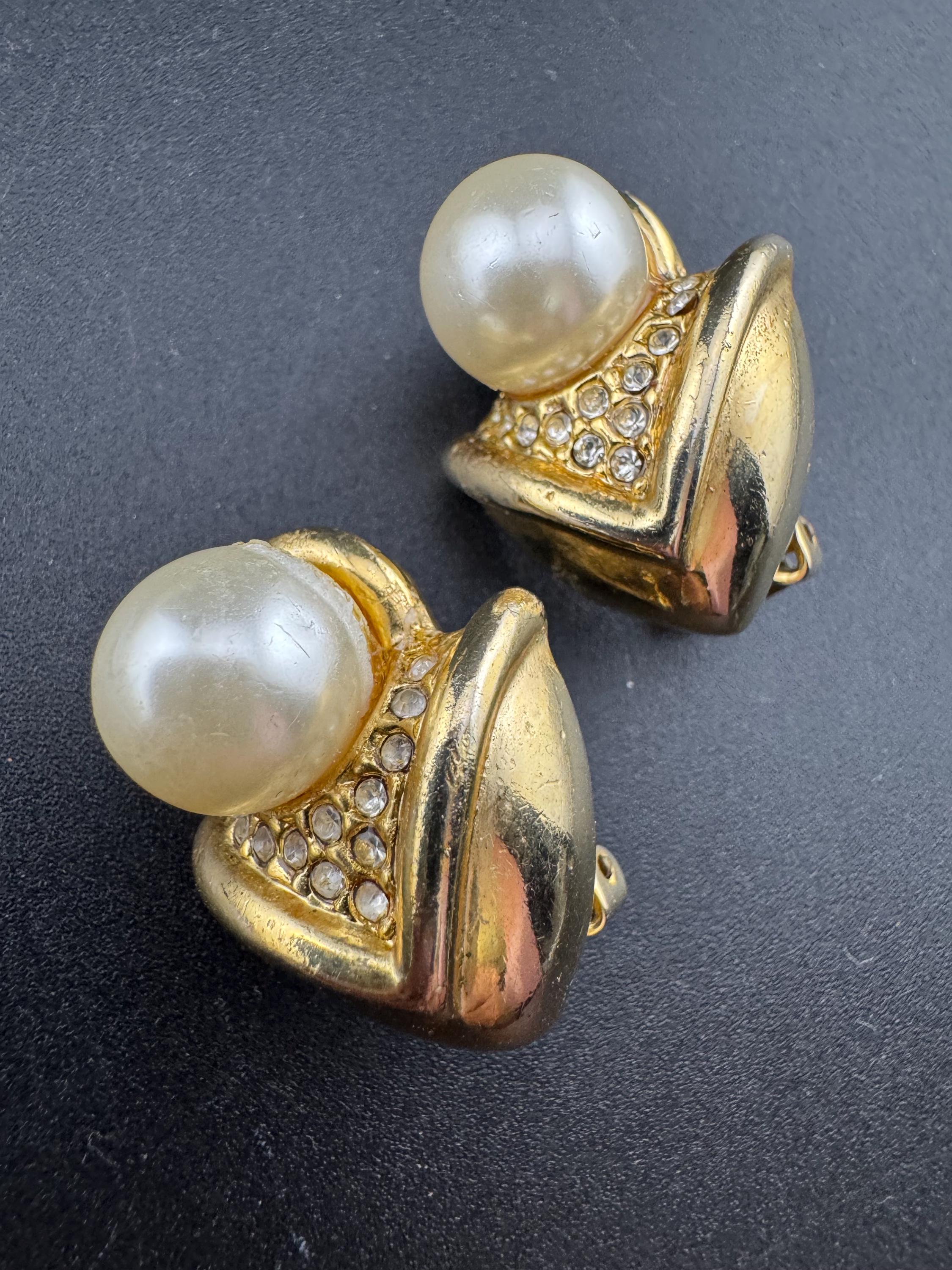 Boucles D'Oreille Dorées Avec Strass Et Fausse Perle - Métal - Occasion - État à Vérifier