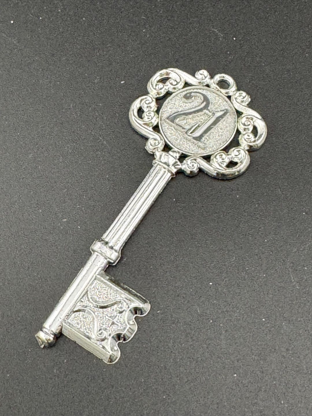 21 Key Old Vintage 21st Birthday Key to the Door Silver Cake Decoration Happy ...