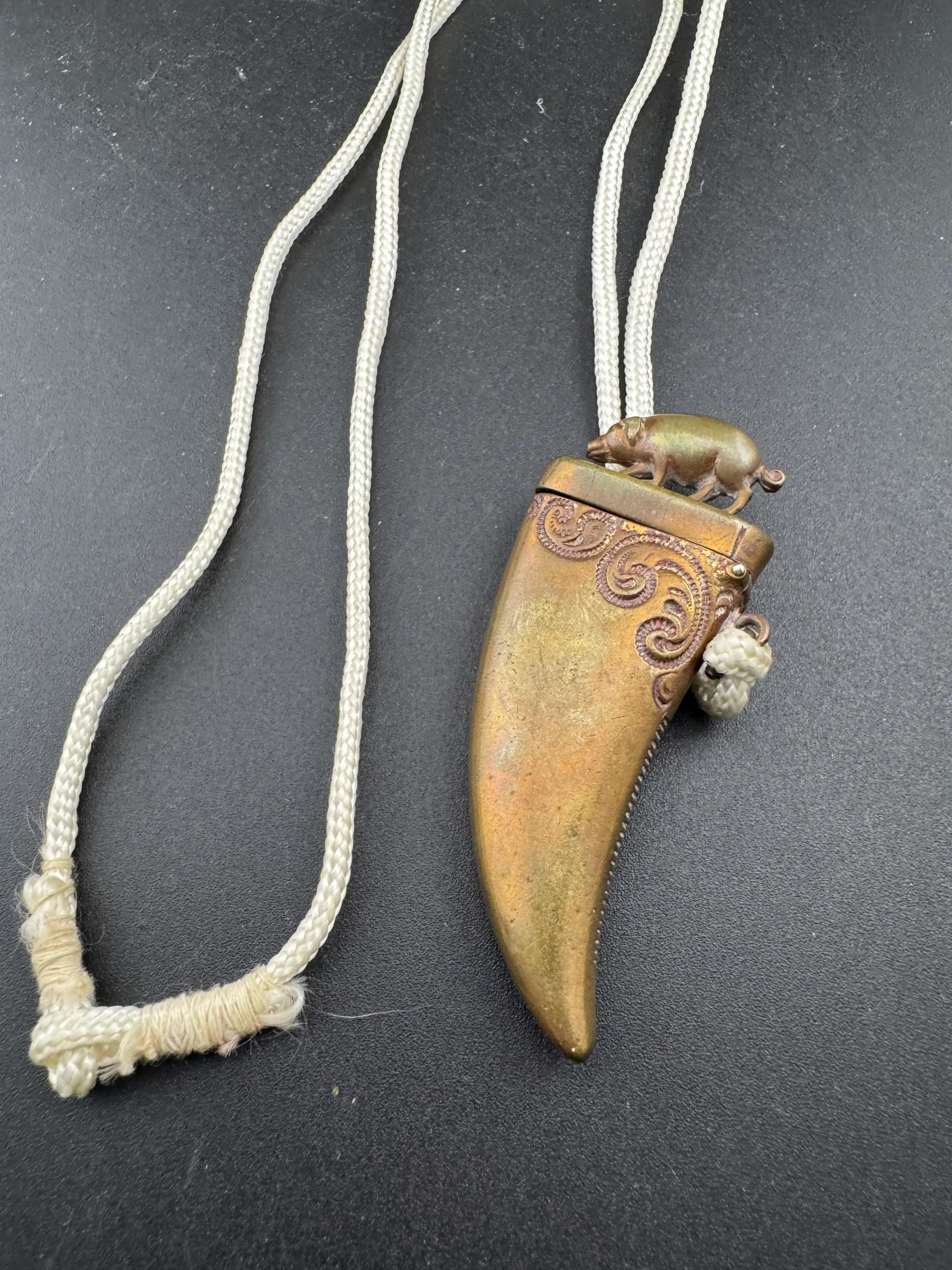 【b-18お値打ち処分】Wild boar's tusk /タンブル ターコイズ Lot - TWO BOAR'S TUSKS One with brass cap at base and a