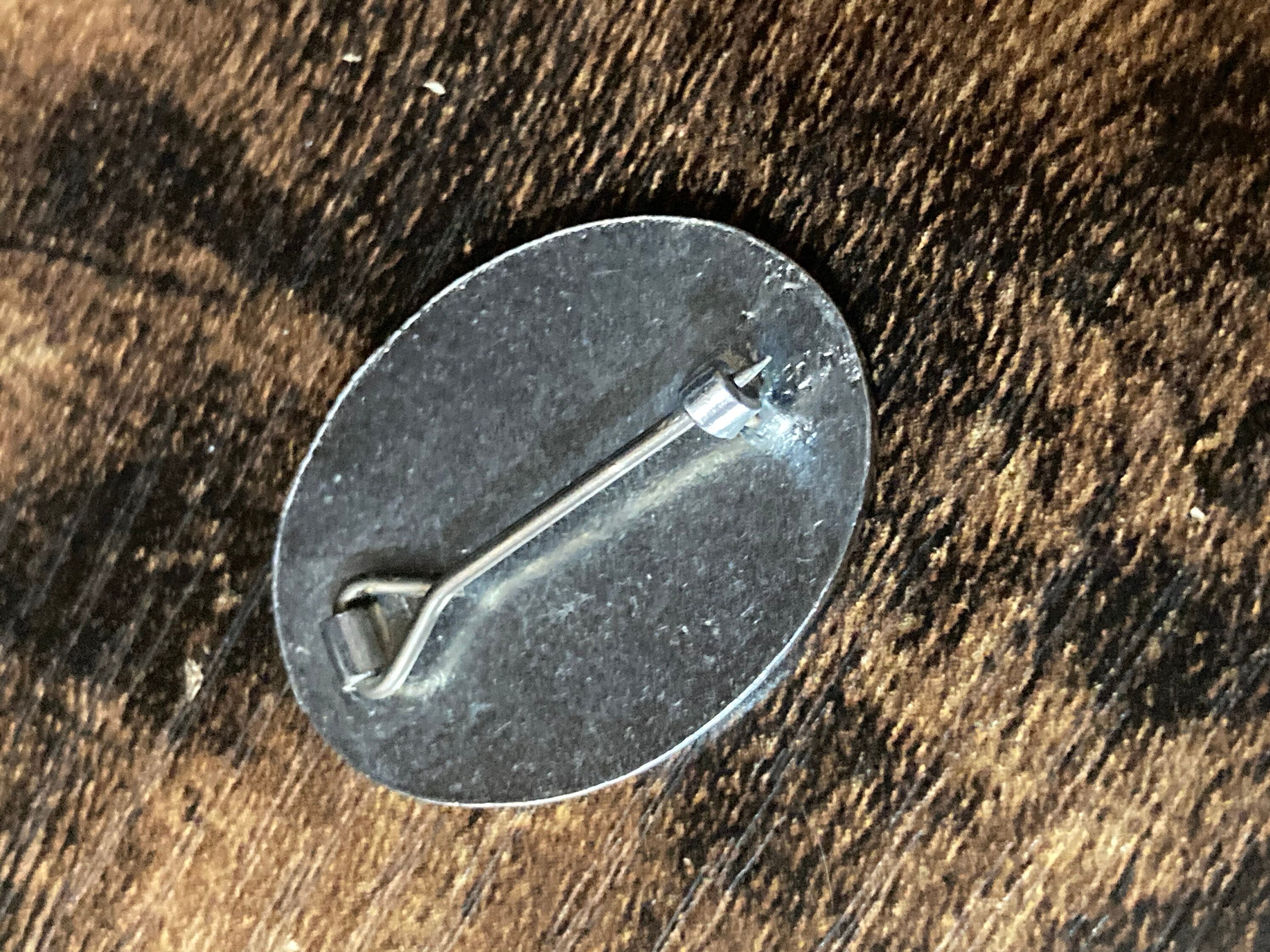 Broche Vintage Silhouette Danseuse Argentée - Bijou Fantaisie Ovale Rétro - Fabriqué En France