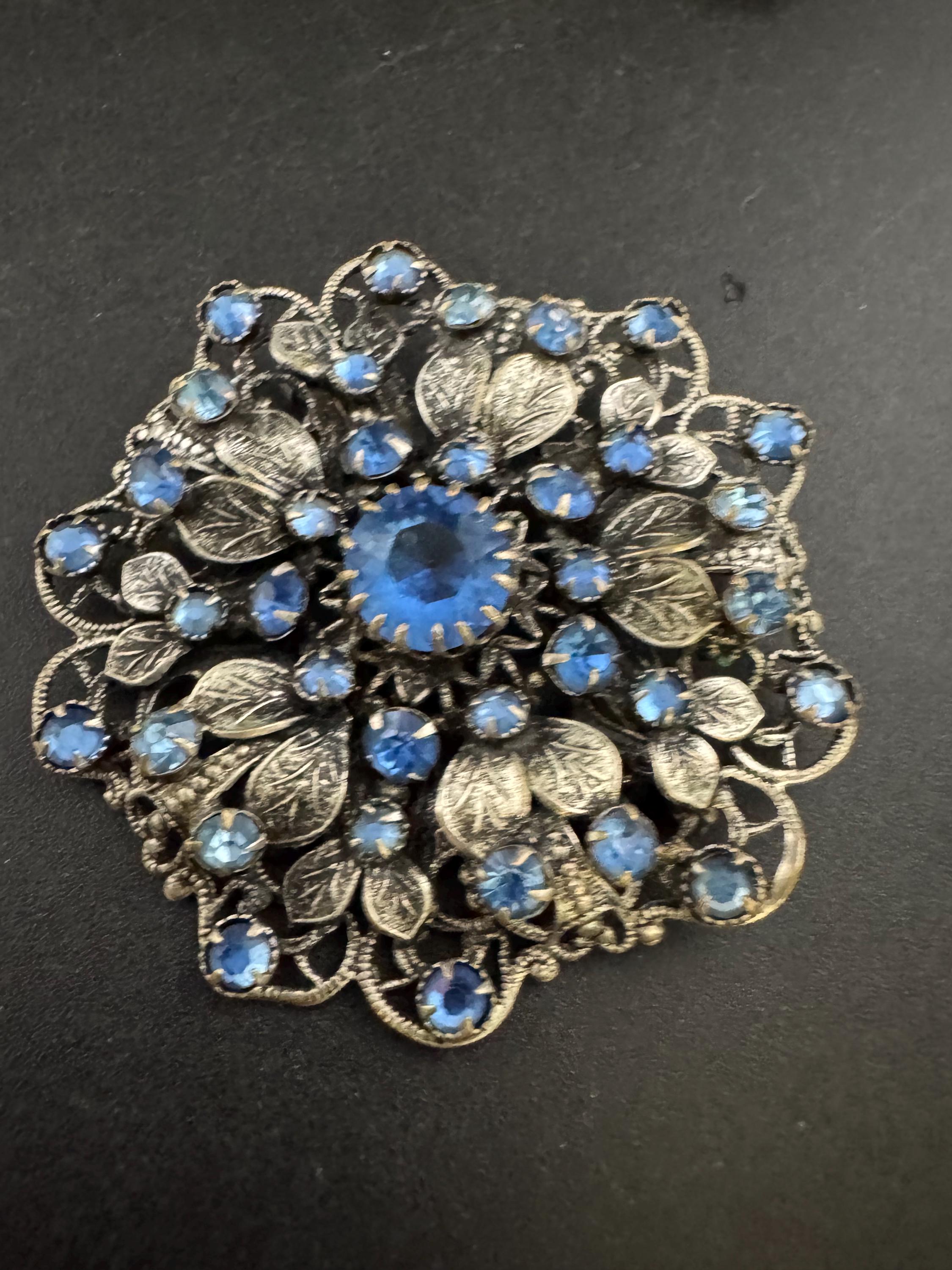 Broche Ancienne En Métal Sertie De Saphiret Et Pierres Blanches - Bijou Vintage Occasion