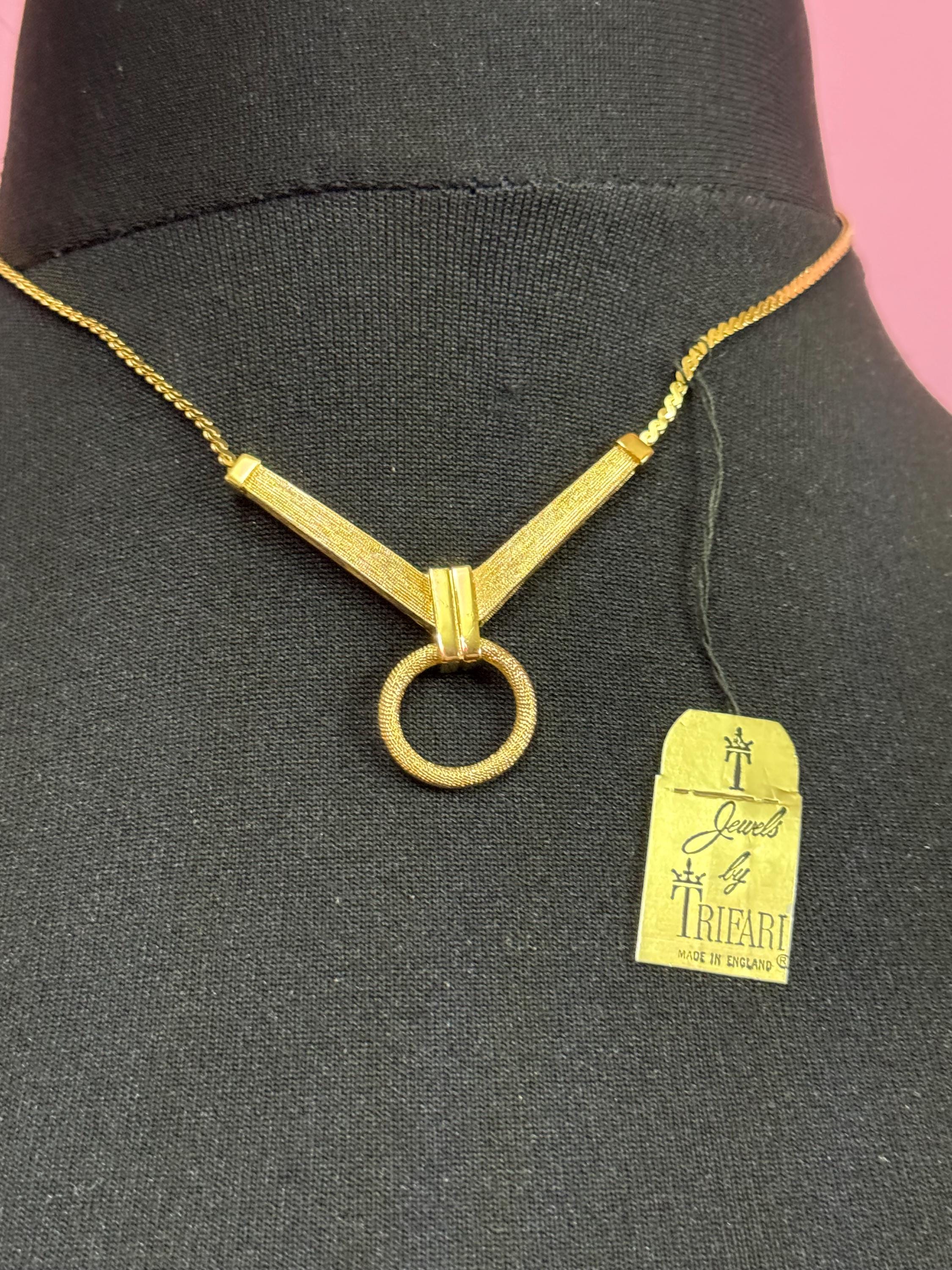 Collier Vintage Signé Trifari - Pendentif Demi-cercle Métal Couleur Or, Fantaisie