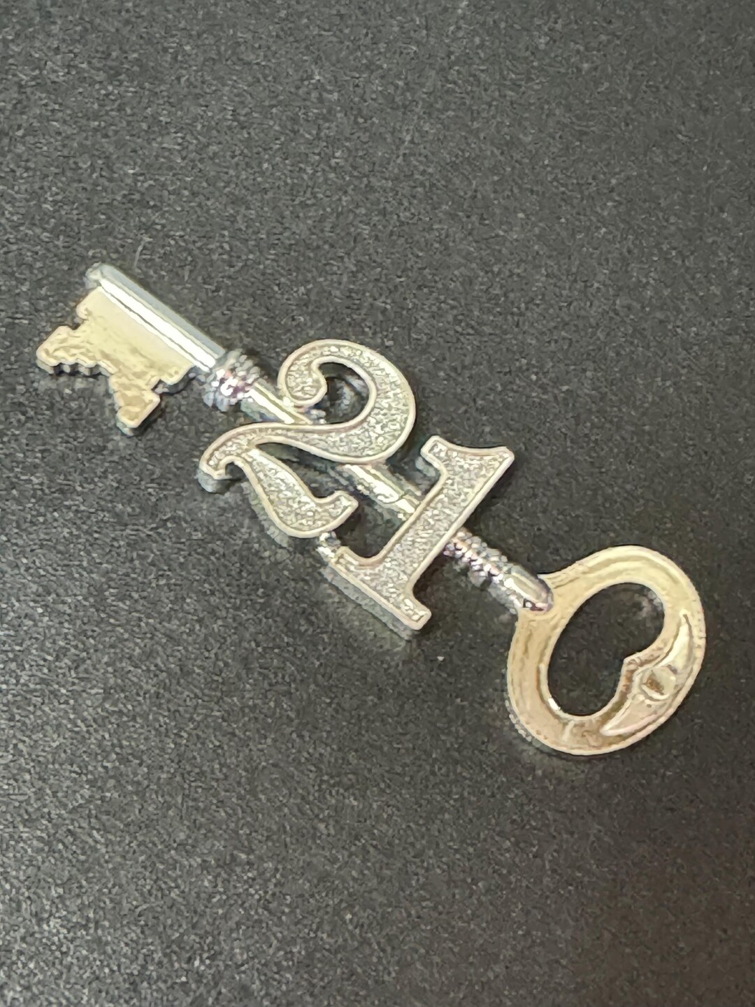21 Key Old Vintage 21st Birthday Key to the Door Silver Cake Decoration Happy ...