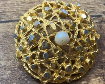 vintage modernist gold tone abstract faux pearl round  brooch brutalist