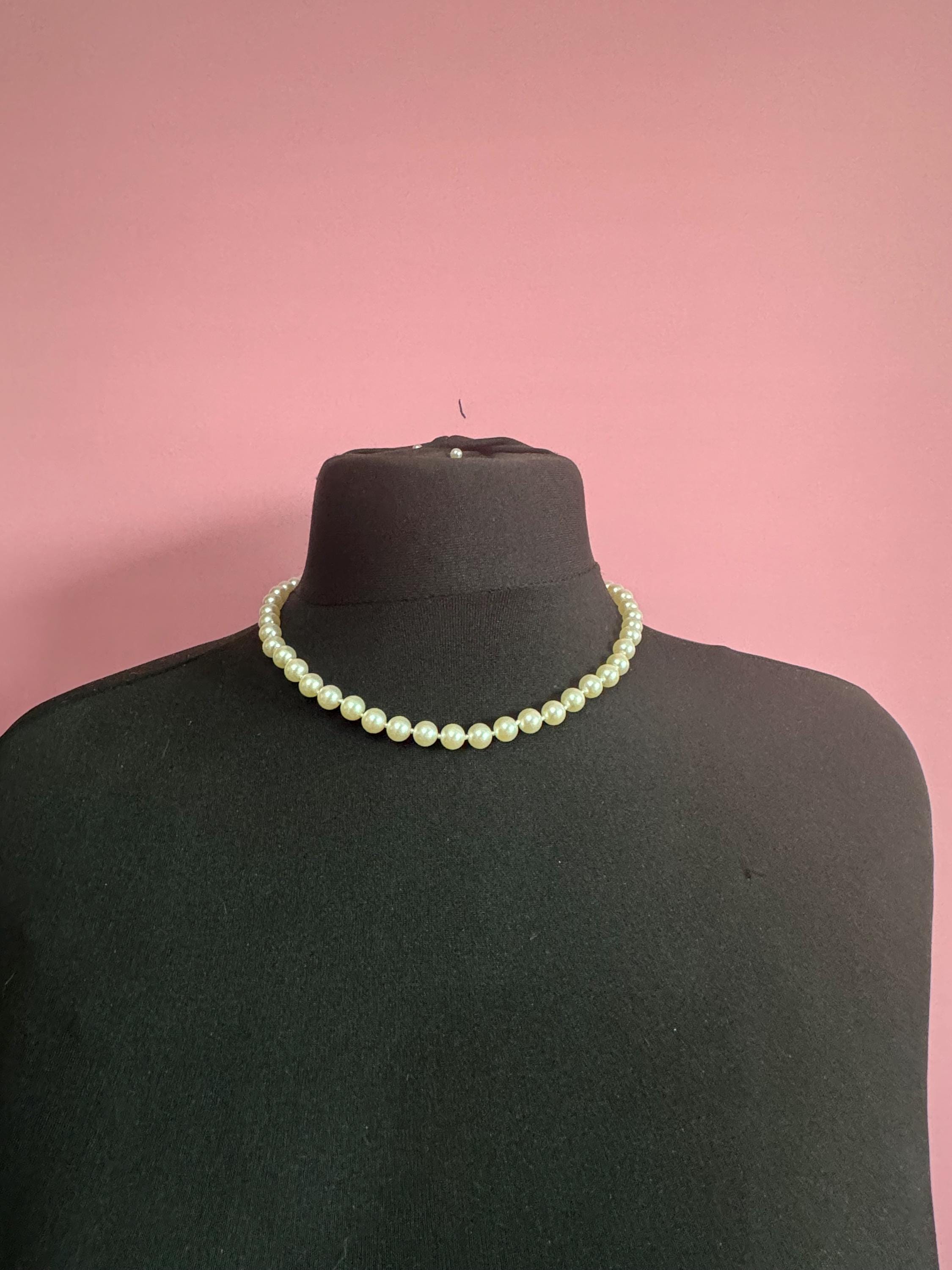 Collier Vintage Perles Identiques - 47 Perles, Fermoir Vissé - Longueur 47 Cm - Occasion