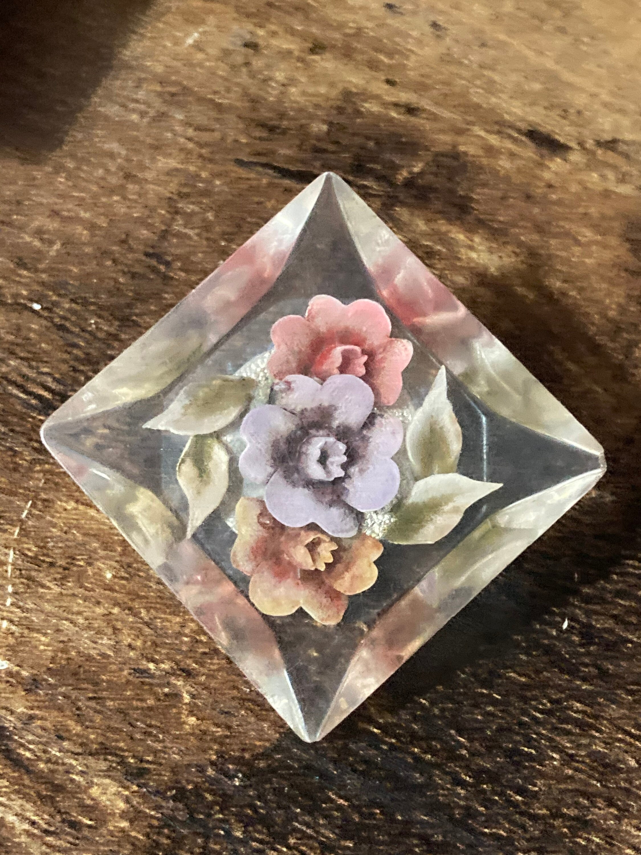 Broche Vintage En Lucite Sculptée Années 40-50 - Style Art Déco Floral, Occasion, Bijou Ancien Et Unique